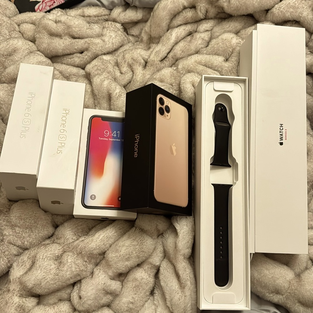 Lot of Apple iPhone and iWatch EMPTY BOXES
